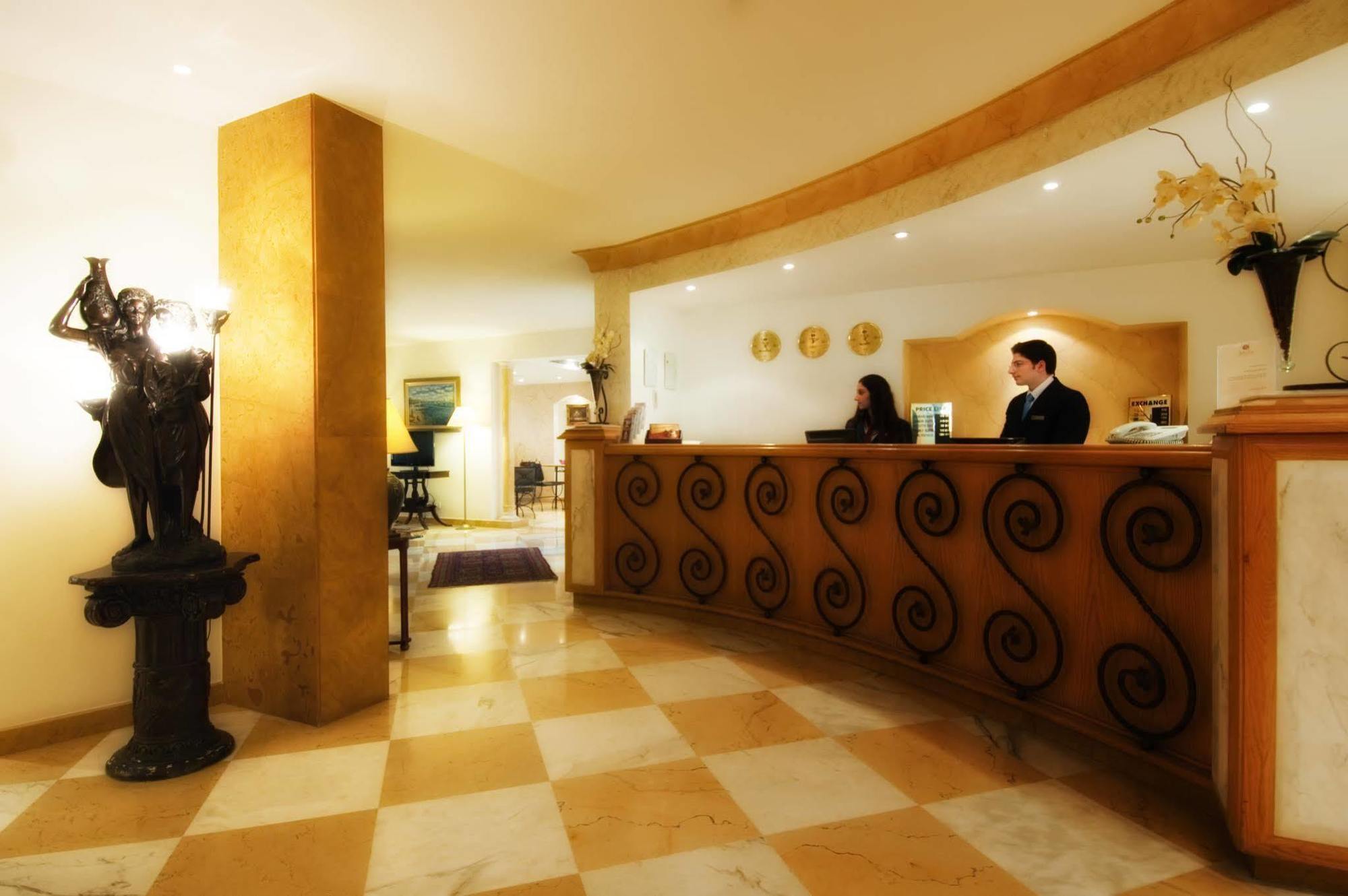 Rawche Universal Apartments Бейрут Екстер'єр фото